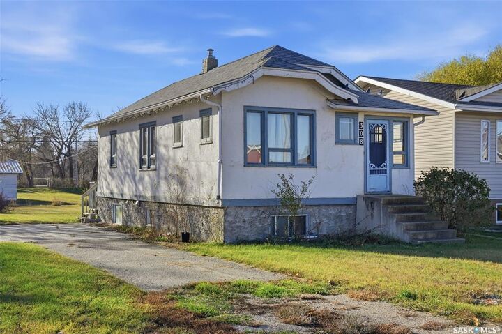Property Photo:  308-310 3rd Street  SK S0K 1K0 
