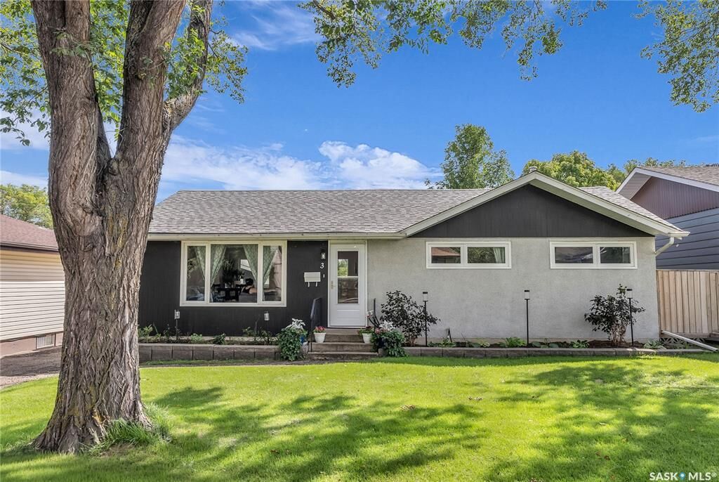 Property Photo:  3 Kusch Crescent  SK S7L 3T4 