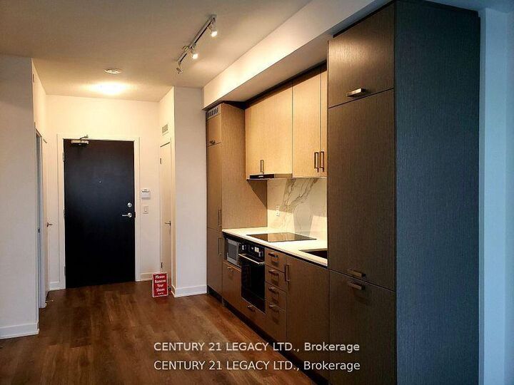 Property Photo:  60 Honeycrisp Crescent 1216  ON L4K 0N5