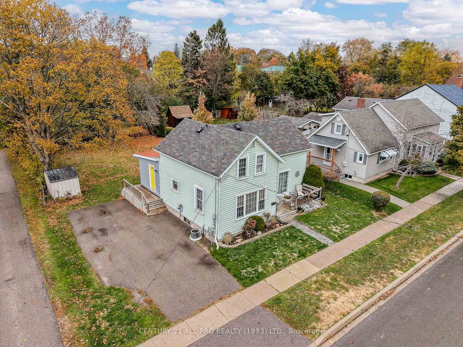 Photo de la propriété:  316 Tweed Street  ON K9A 2R9 