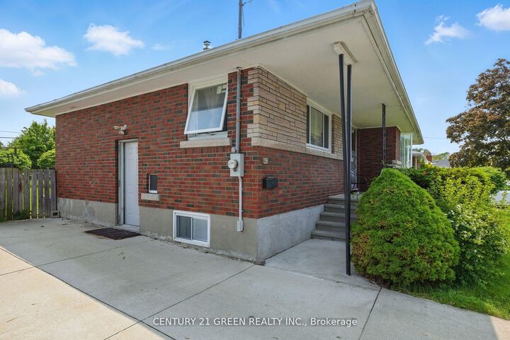 Property Photo: 42 Bloomfield Avenue ON L2P 1X3