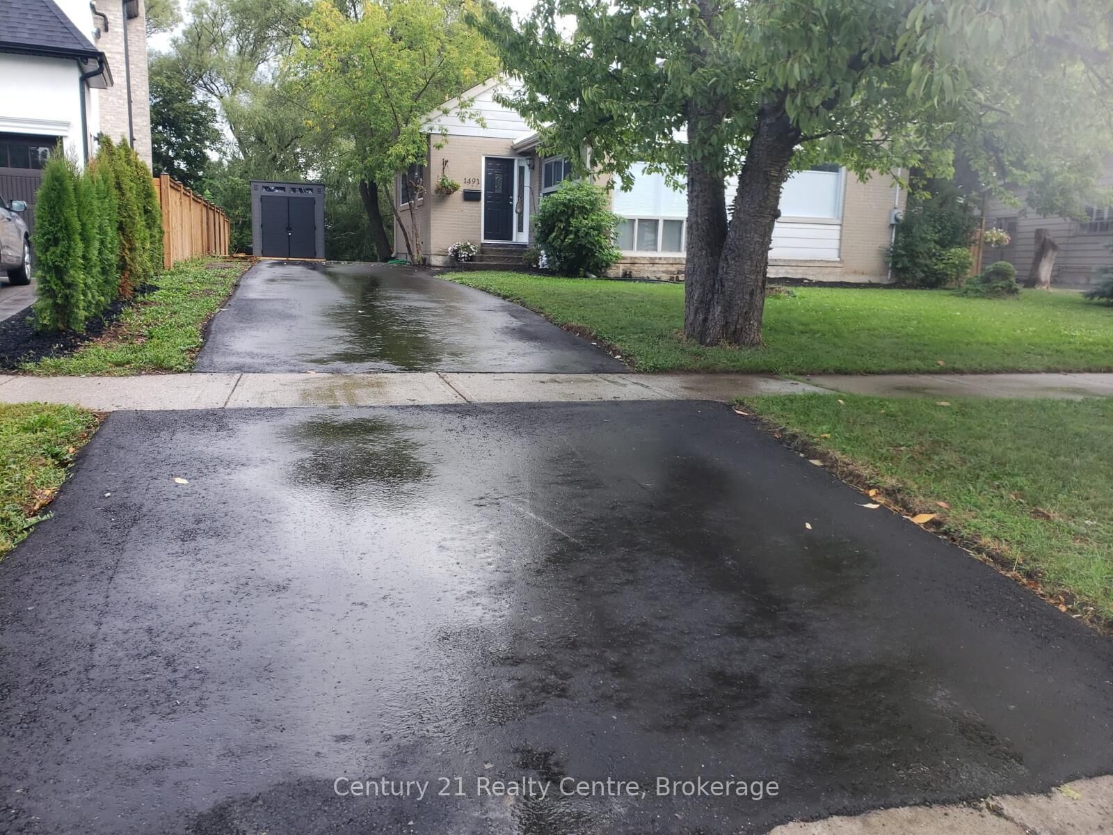 Property Photo:  1491 Pembroke Drive  ON L6H 1V6