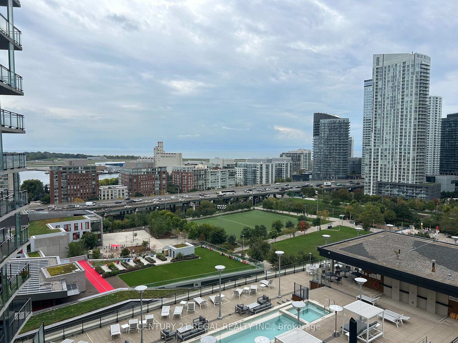 Photo de la propriété:  8 Telegram Mews 1709  ON M5V 3Z5 