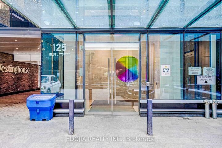 Property Photo:  125 Blue Jays Way 4706  ON M5V 0N5 