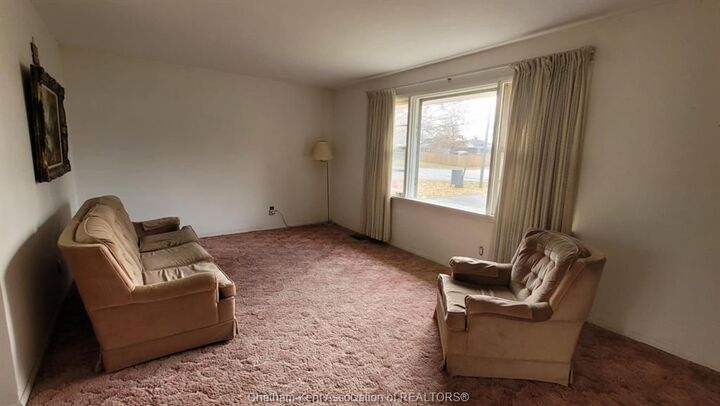 Property Photo:  15 Lawrence Street  ON N8A 2B1 
