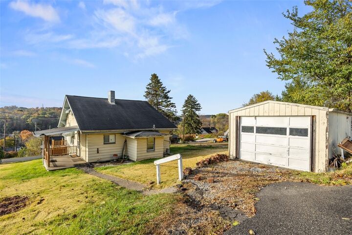 Property Photo: 132 Burns St PA 15126