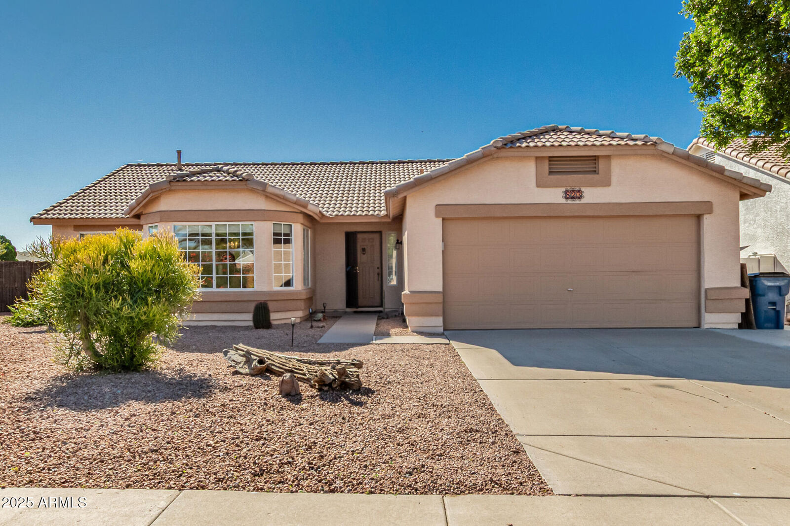 Property Photo:  823 W 14th Avenue  AZ 85120 
