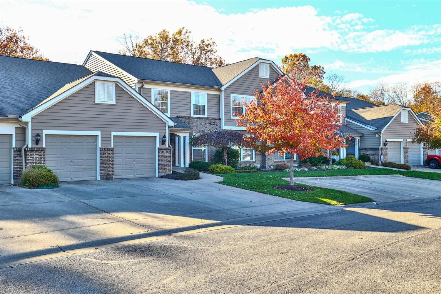 Property Photo: 5884 Stonebridge Circle OH 45150