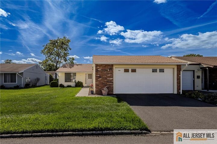 Property Photo:  30 Larch Plaza  NJ 08831 