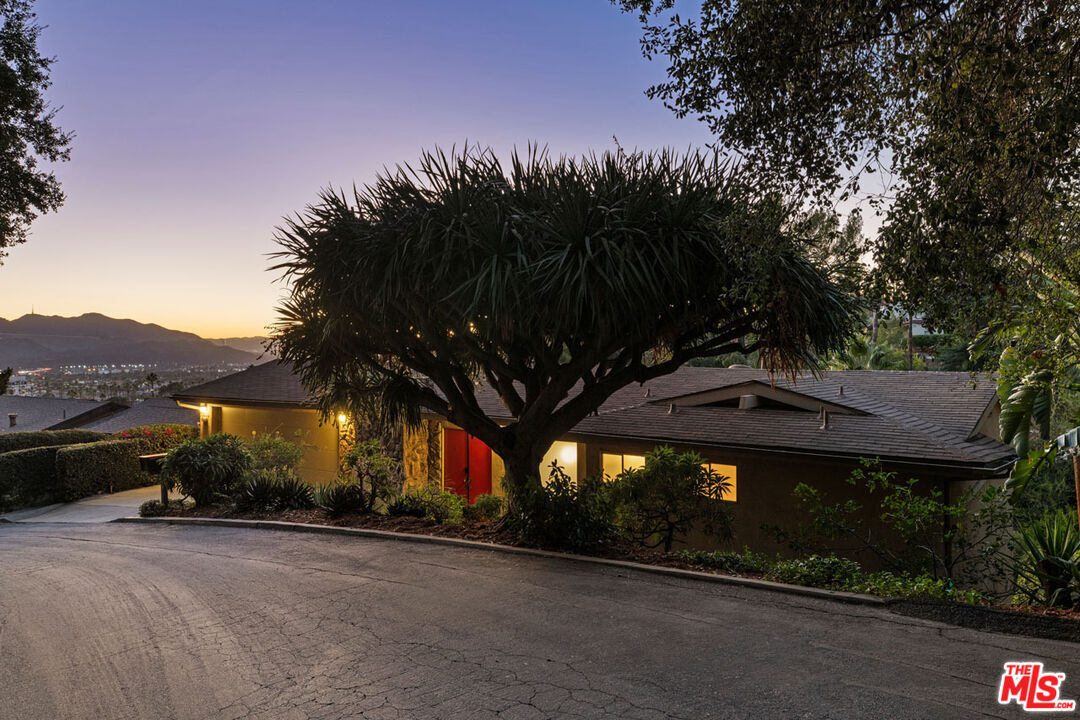 Property Photo: 702 Cavanagh Rd CA 91207