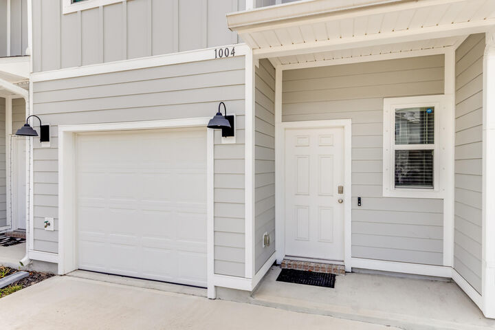 Property Photo: 1004 McLaren Circle FL 32547