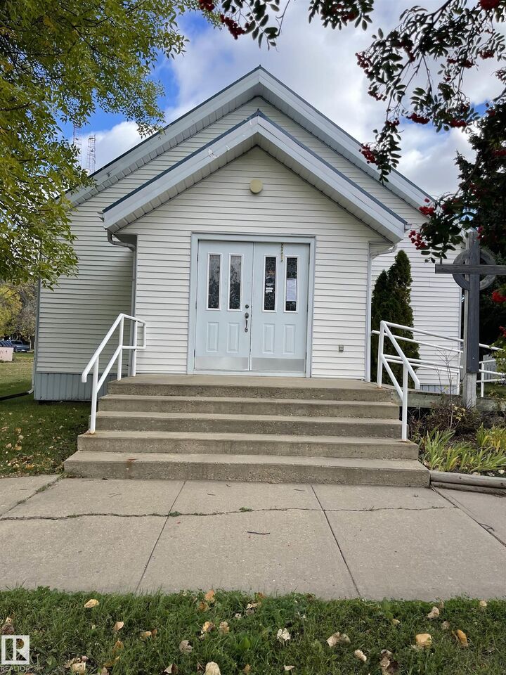 5042 48 Avenue — photo 1