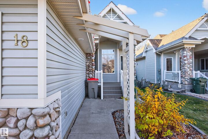 Property Photo: 18 Briarwood Village AB T7Z 2R4