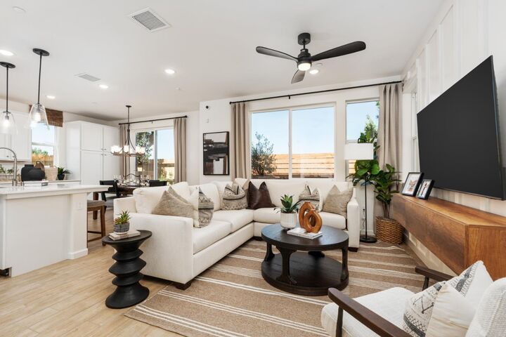 Property Photo:  1472 Redbrick Lane  CA 93619 