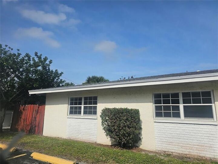 Property Photo:  5223 NW 18th Ct  FL 33313 