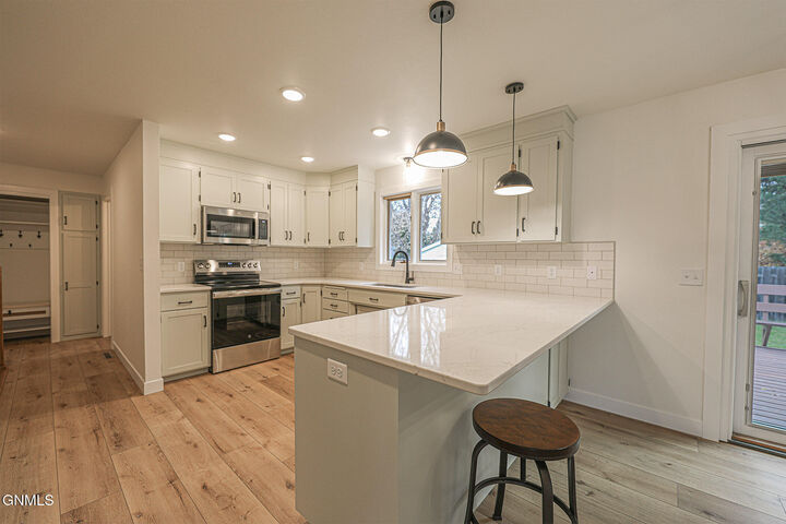 Property Photo: 2107 N 9 Street ND 58501