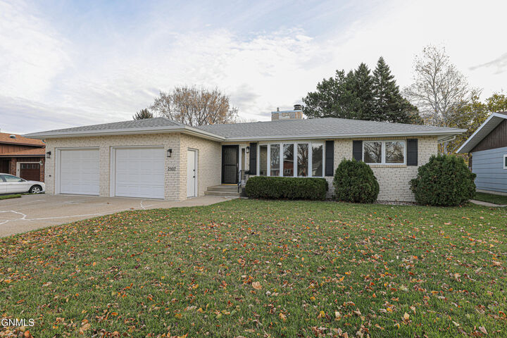 Property Photo: 2107 N 9 Street ND 58501