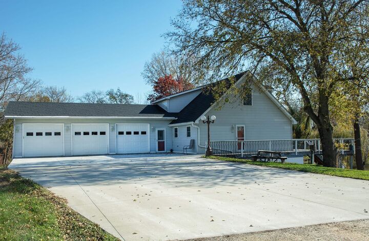 Property Photo: 2660 Akron Way IA 50658