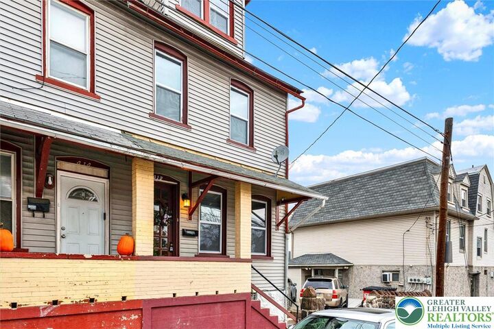 Property Photo:  412 Atlantic Street  PA 18015 