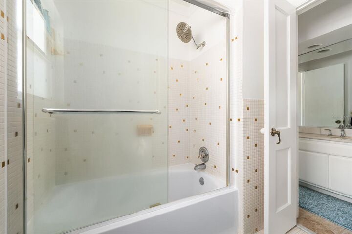 Property Photo:  1920 NW 12th Road  FL 32605 