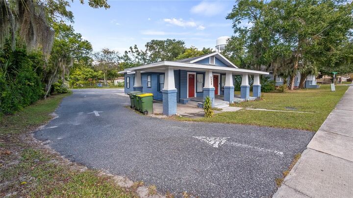 Property Photo: 1704 W Main Street FL 34748