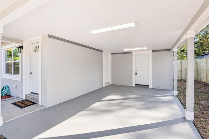 Property Photo: 2425 S Ramona Circle FL 33612