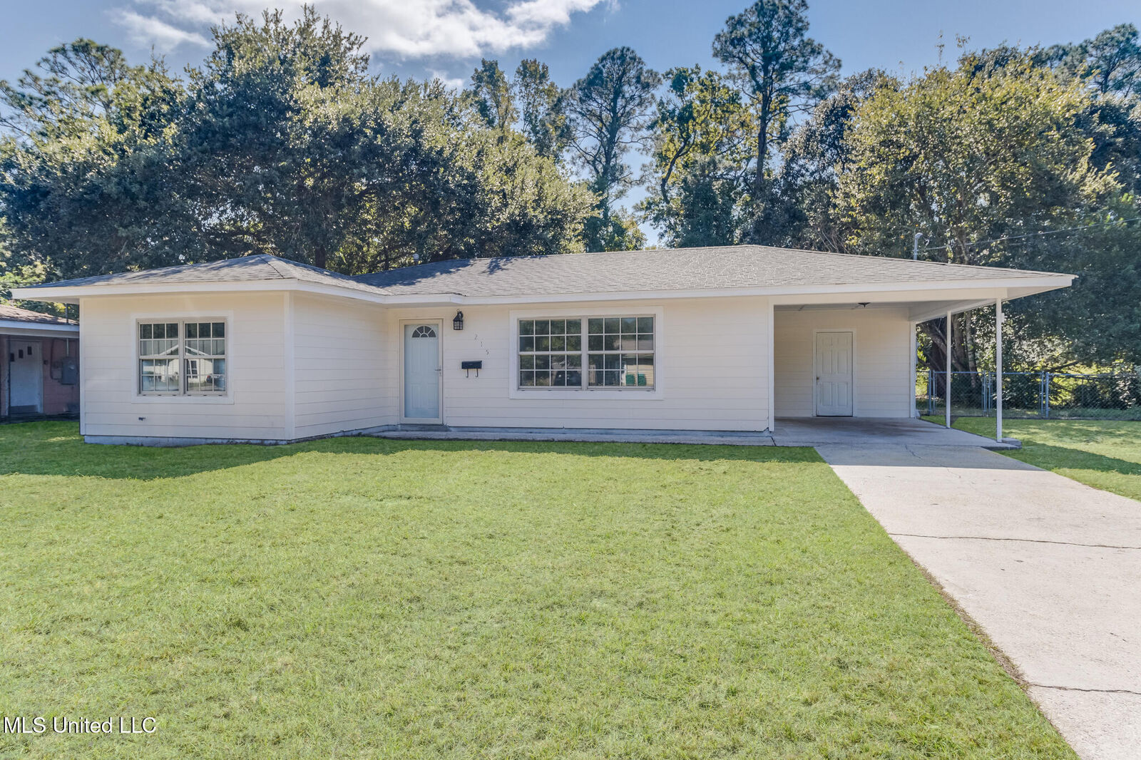 Property Photo: 215 Ridgeway Drive MS 39507