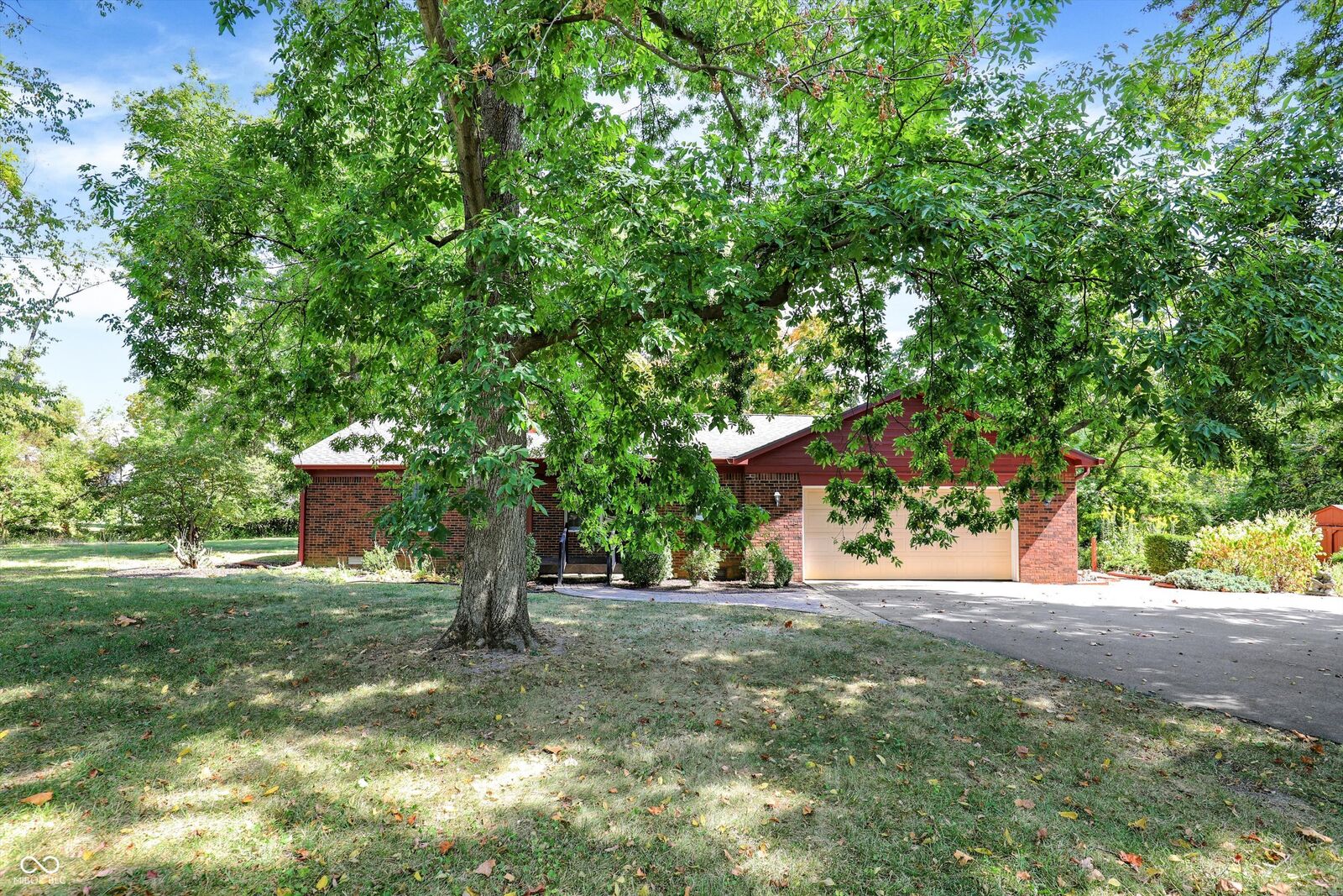 Property Photo: 15601 Oak Road IN 46033