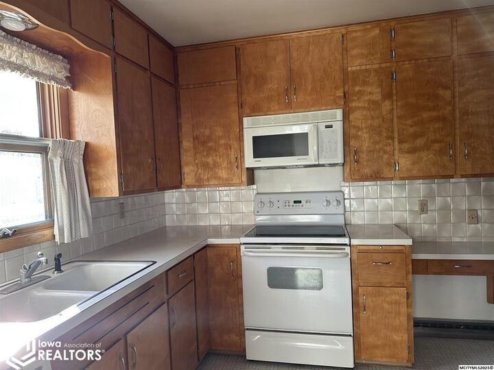 Property Photo: 810 6th Avenue N IA 50459