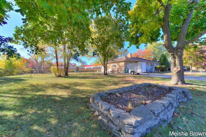 Property Photo:  655 E Ellis Road  MI 49441 