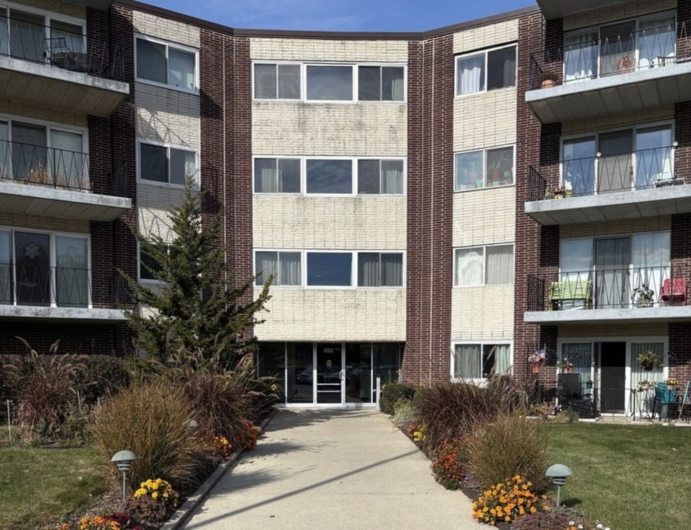 Property Photo:  