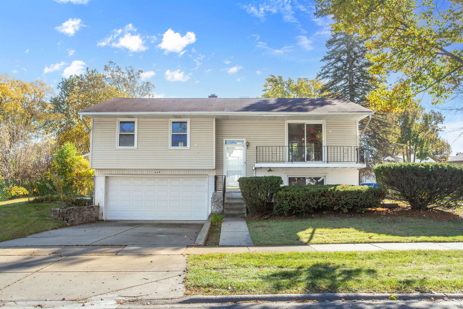 Property Photo:  669 White Pine Road  IL 60089 