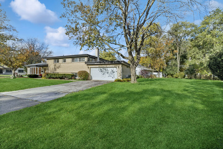 Property Photo:  1037 Heatherfield Lane  IL 60025 