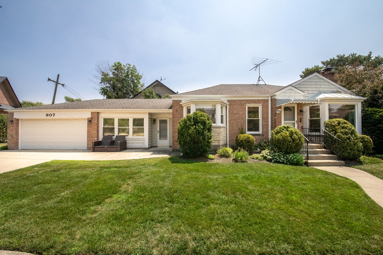 Property Photo: 907 Wilkinson Parkway IL 60068