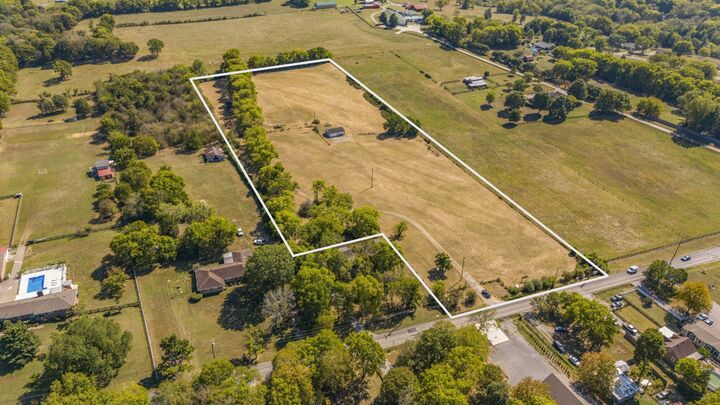 Property Photo: 417 Nawakwa Trl TN 37115