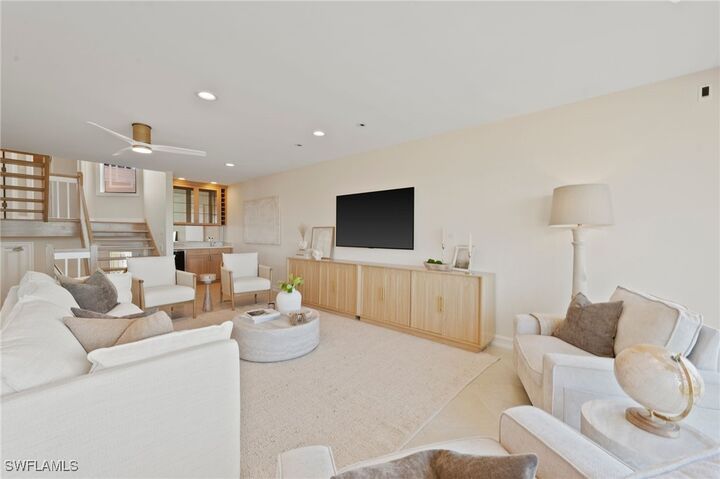 Property Photo: 1301 Chesapeake Avenue 1B FL 34102