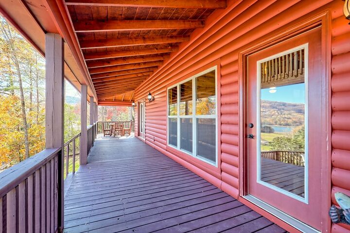 Property Photo: 1929 Lakeview Summit Drive GA 30582