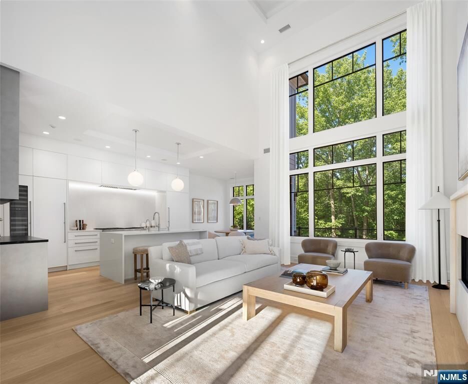 Property Photo:  24 Stone Bridge Court  NJ 07627 