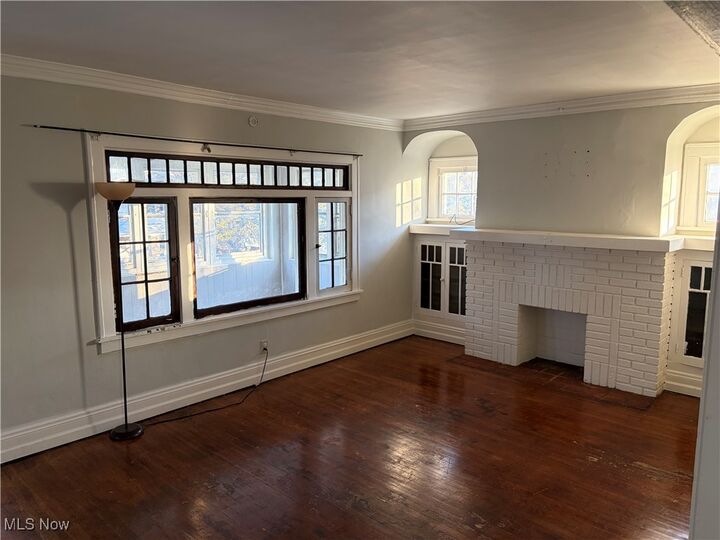 Property Photo: 922 Helmsdale Road 2/Up OH 44112