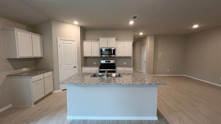 Property Photo: 8509 Hollymead Lane TX 76131