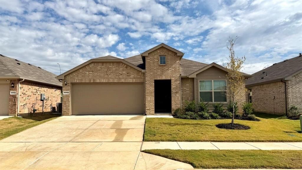 Property Photo: 10509 Dovetail Lane TX 76036