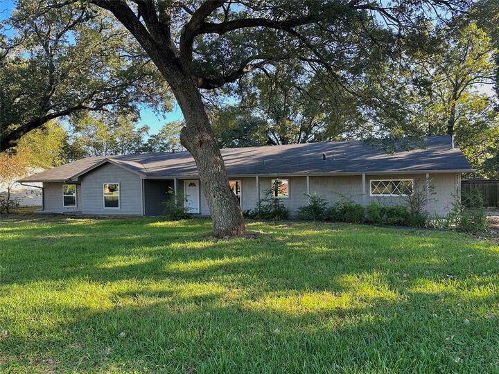 Property Photo:  1120 Tamarisk Drive  TX 76667 