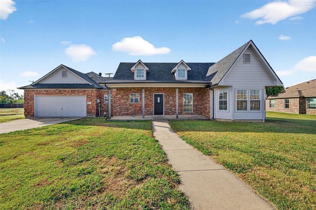 Property Photo: 501 Harris Street TX 75058