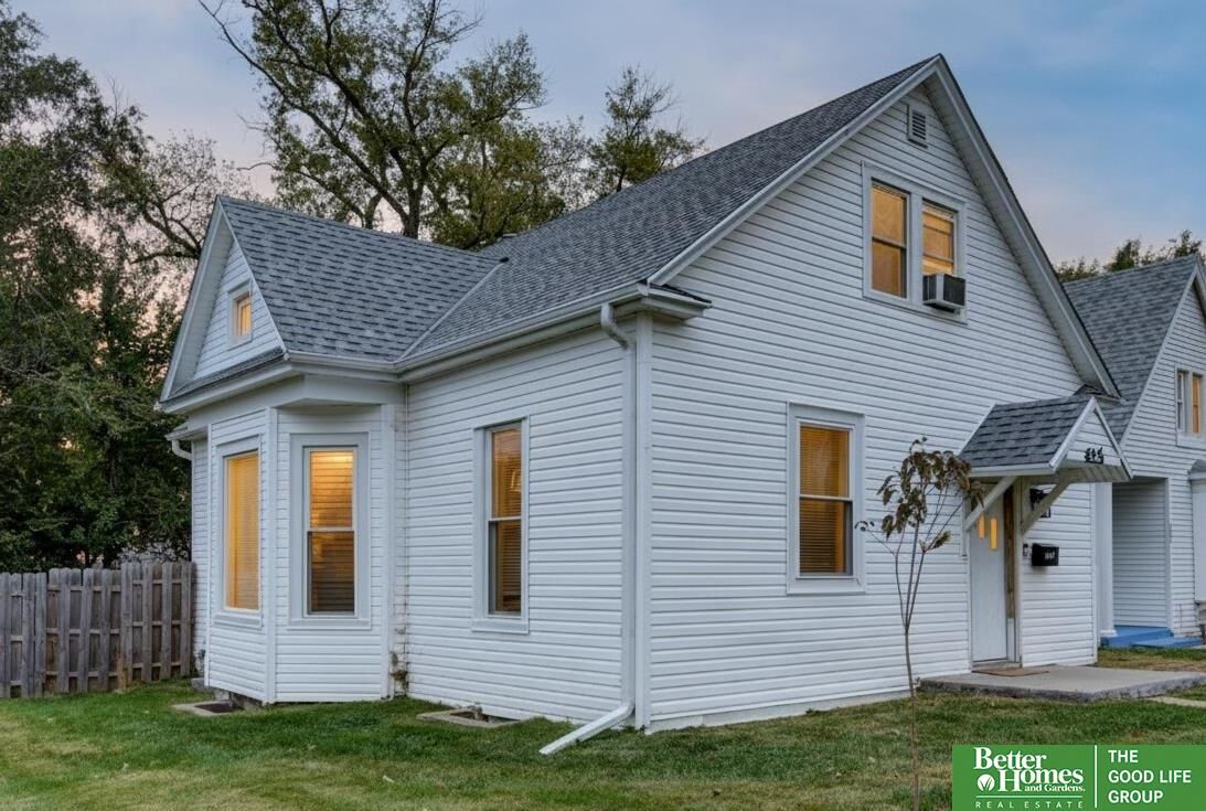 Property Photo: 2047 N 48 Avenue NE 68104