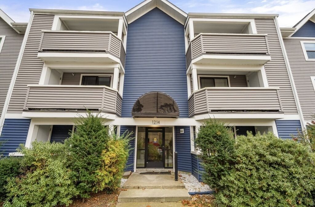 Property Photo: 1214 Vfw Pkwy 30 MA 02132