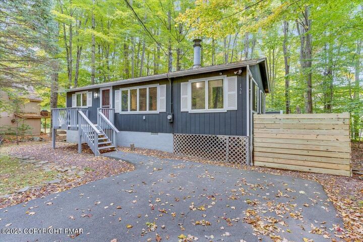 Property Photo: 158 Choctaw Drive PA 18347