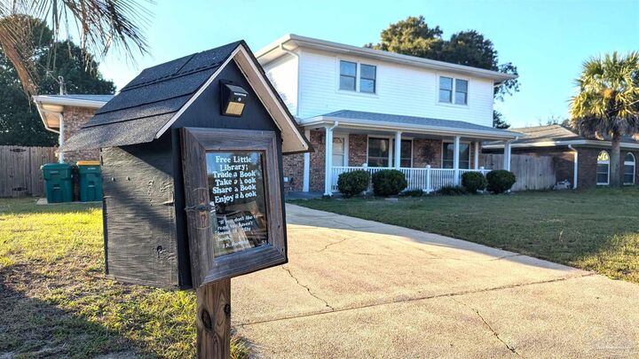 Property Photo: 12 W Casa Loma Dr FL 32569