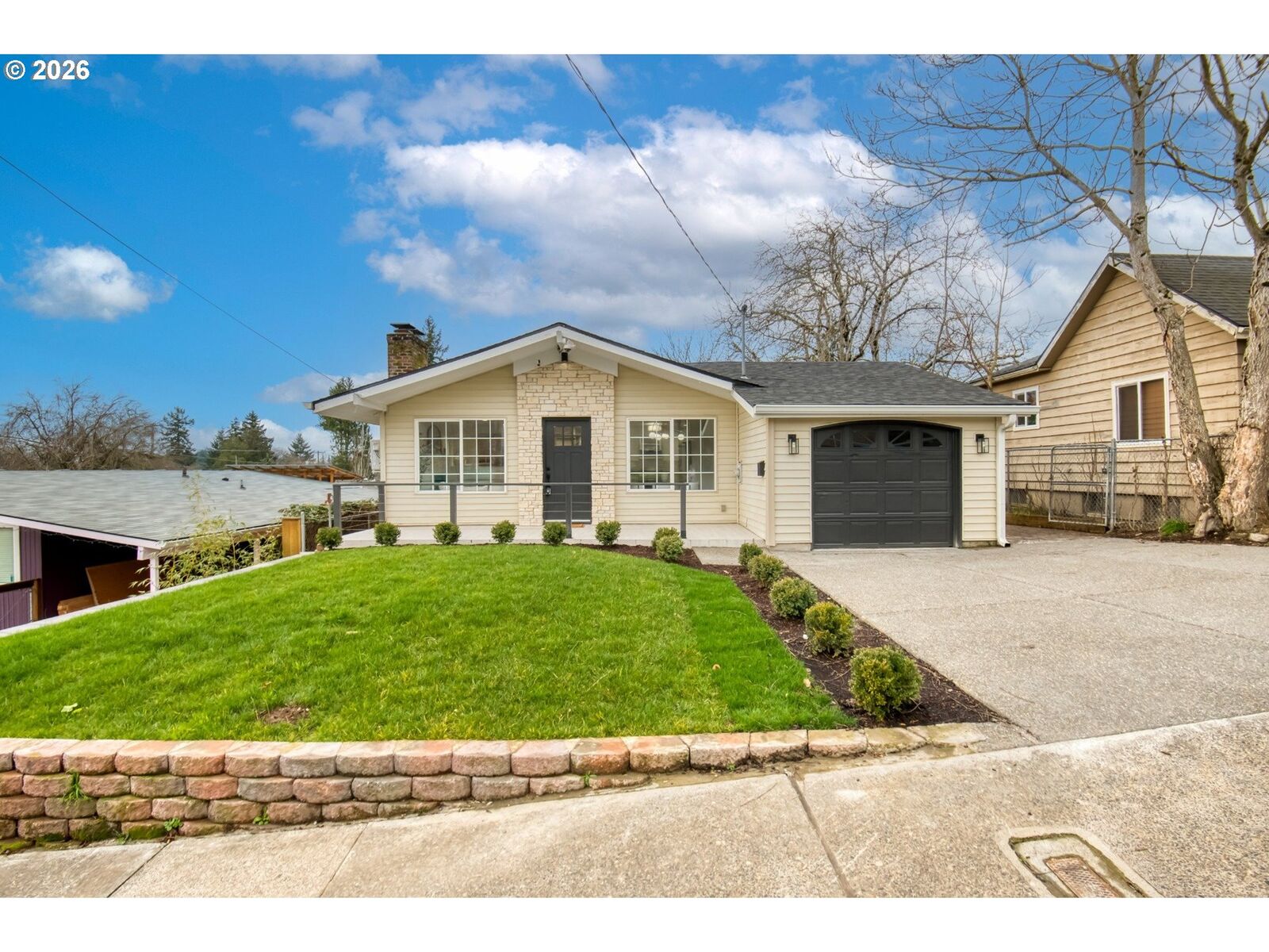 Property Photo:  4827 SE 86th Ave  OR 97266 