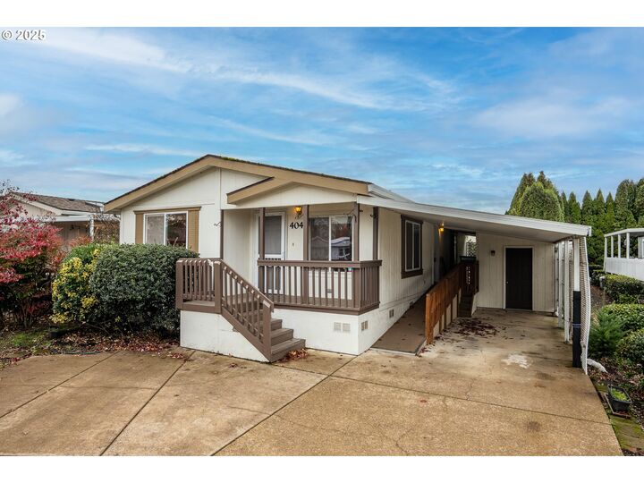 Property Photo: 1199 N Terry St 404 OR 97402