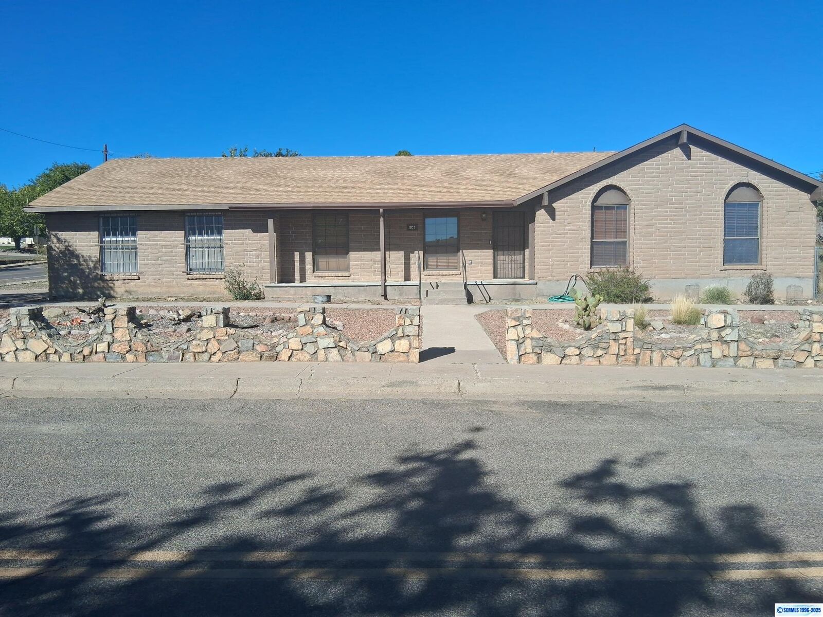 Property Photo: 901 E 40th Street NM 88061
